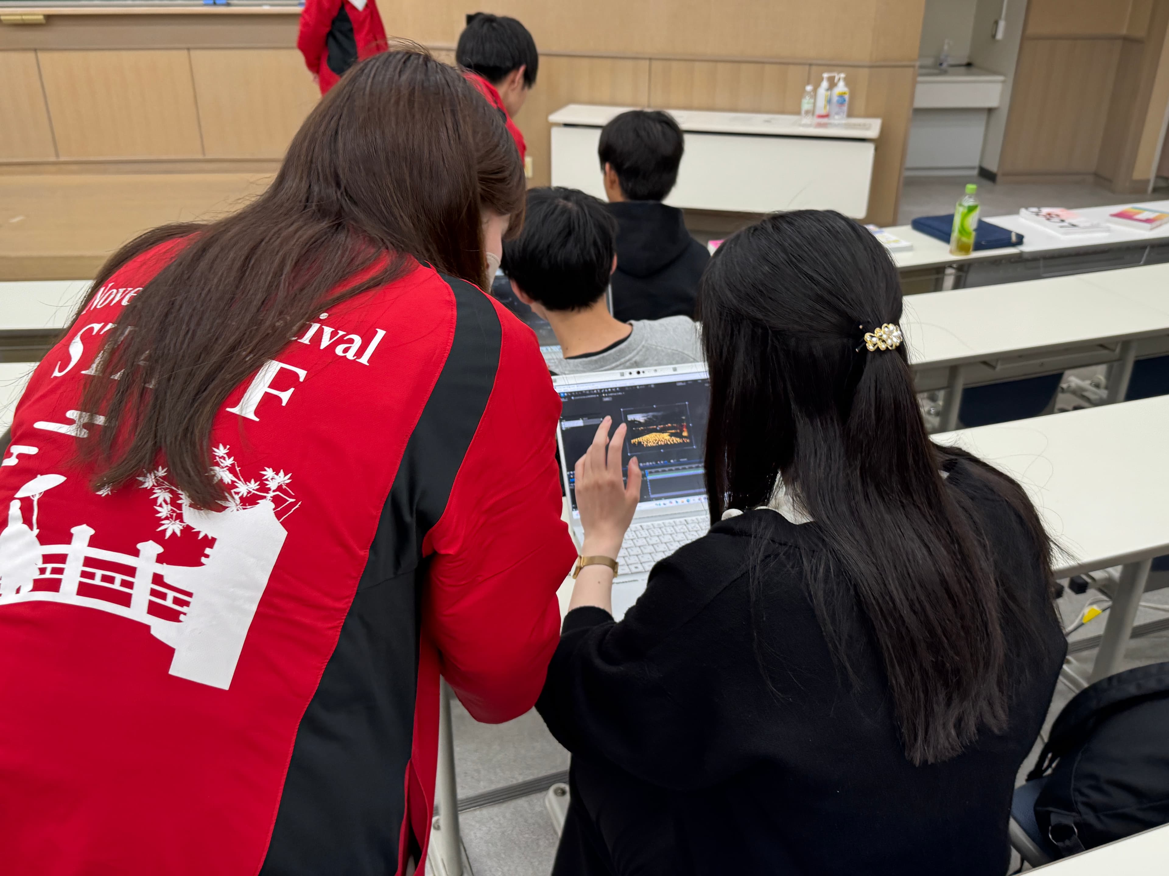 「デザイン体験会」の様子を掲載しました。