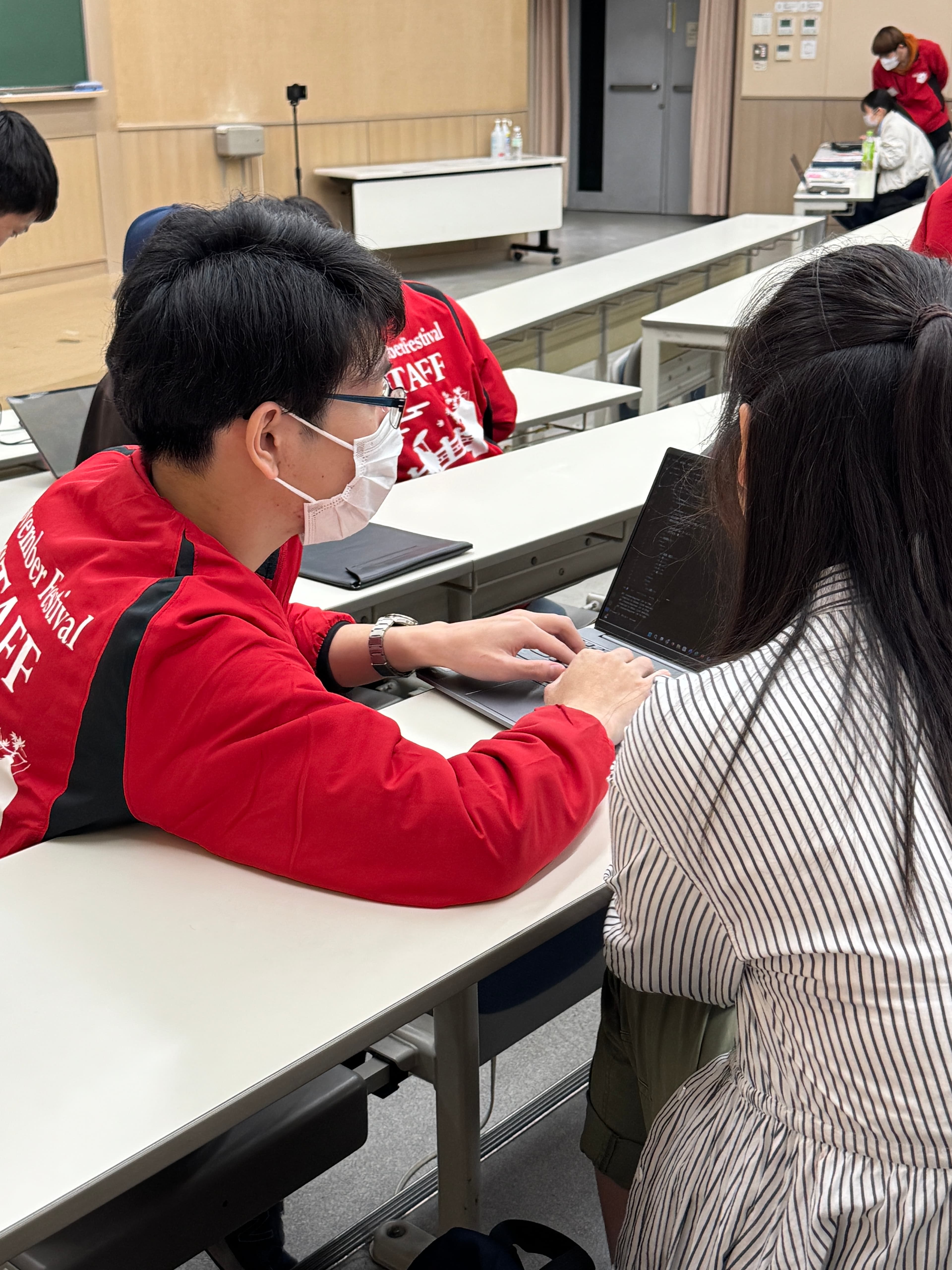 「IT体験会」の様子を掲載しました。