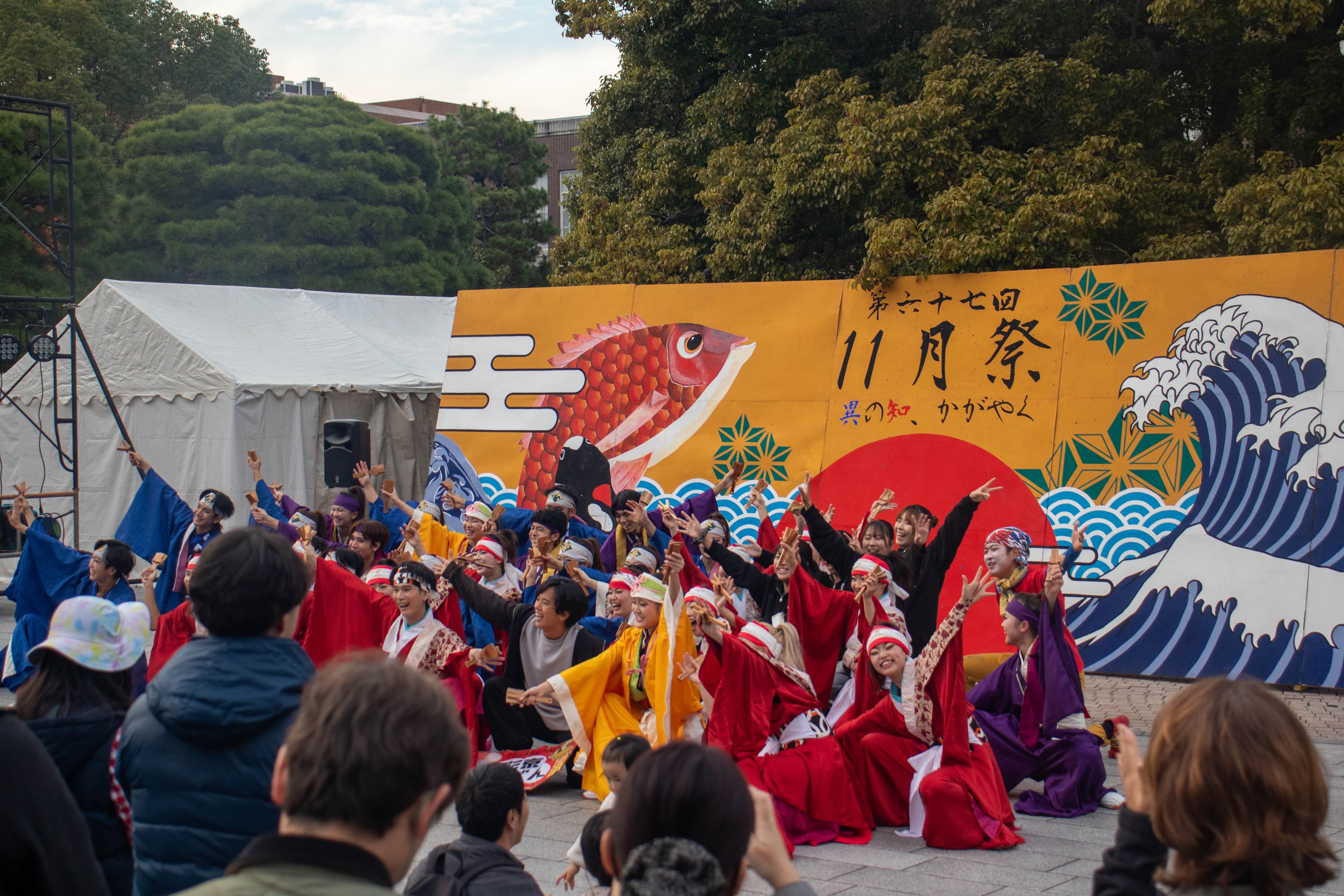 クスノキ前ステージのダンスパフォーマンス