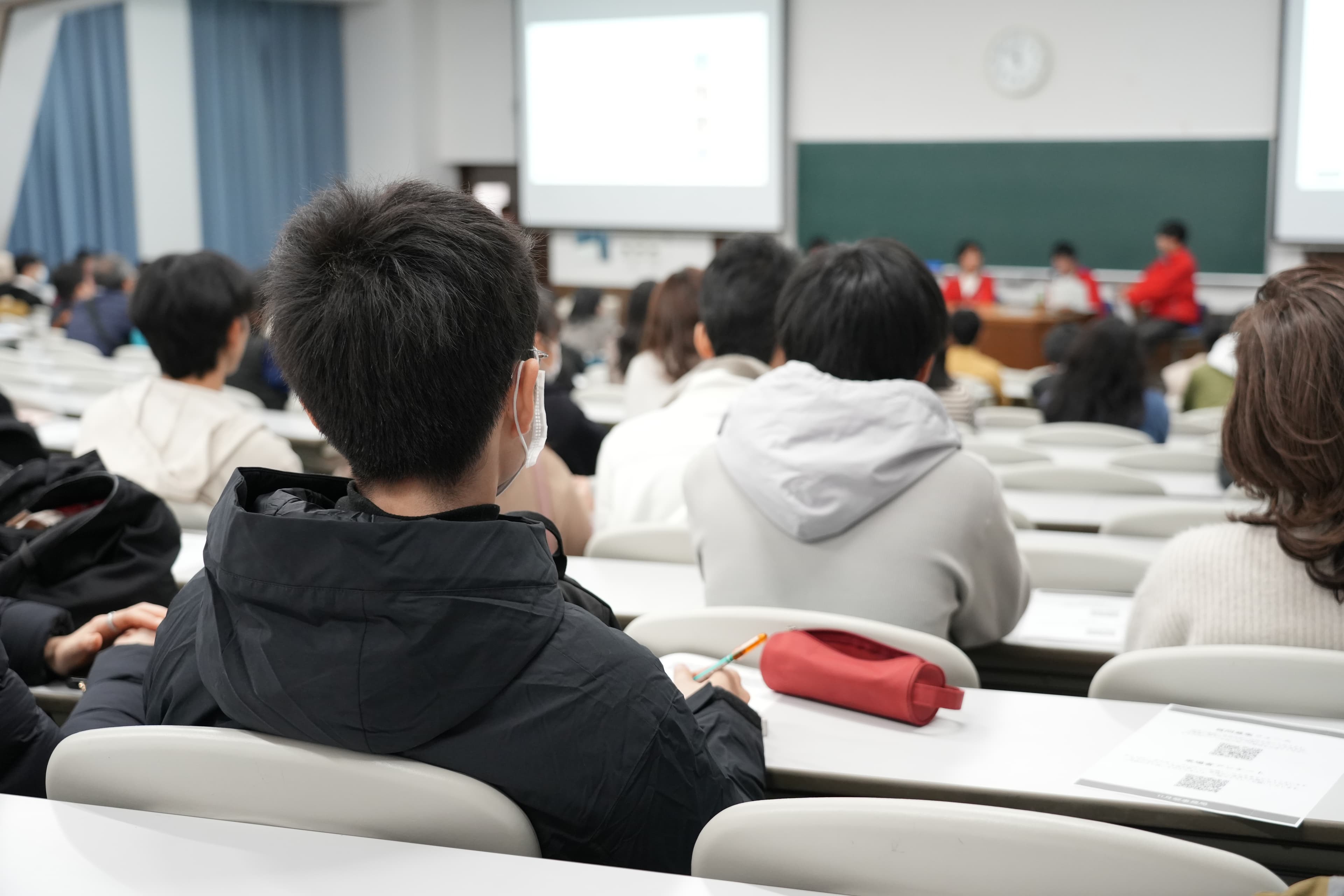 京大Talksを聴講する様子