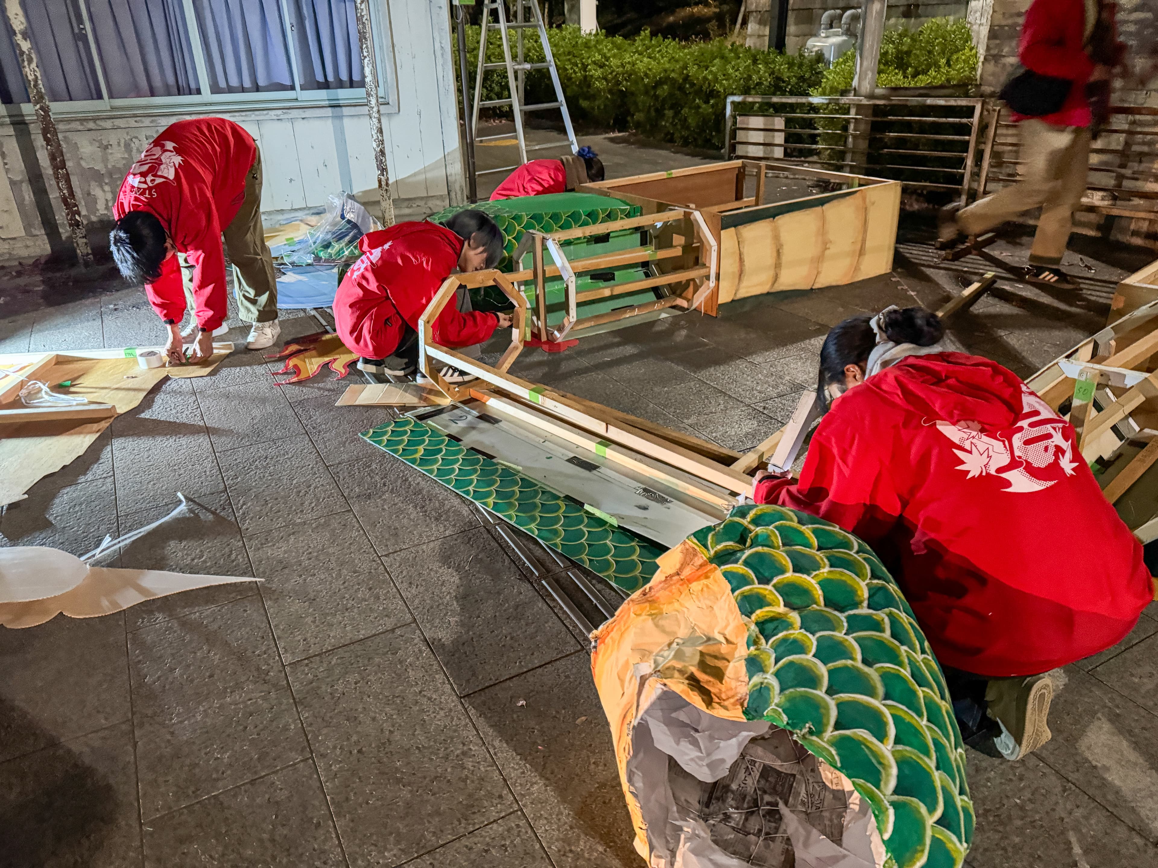 装飾物の組み立て