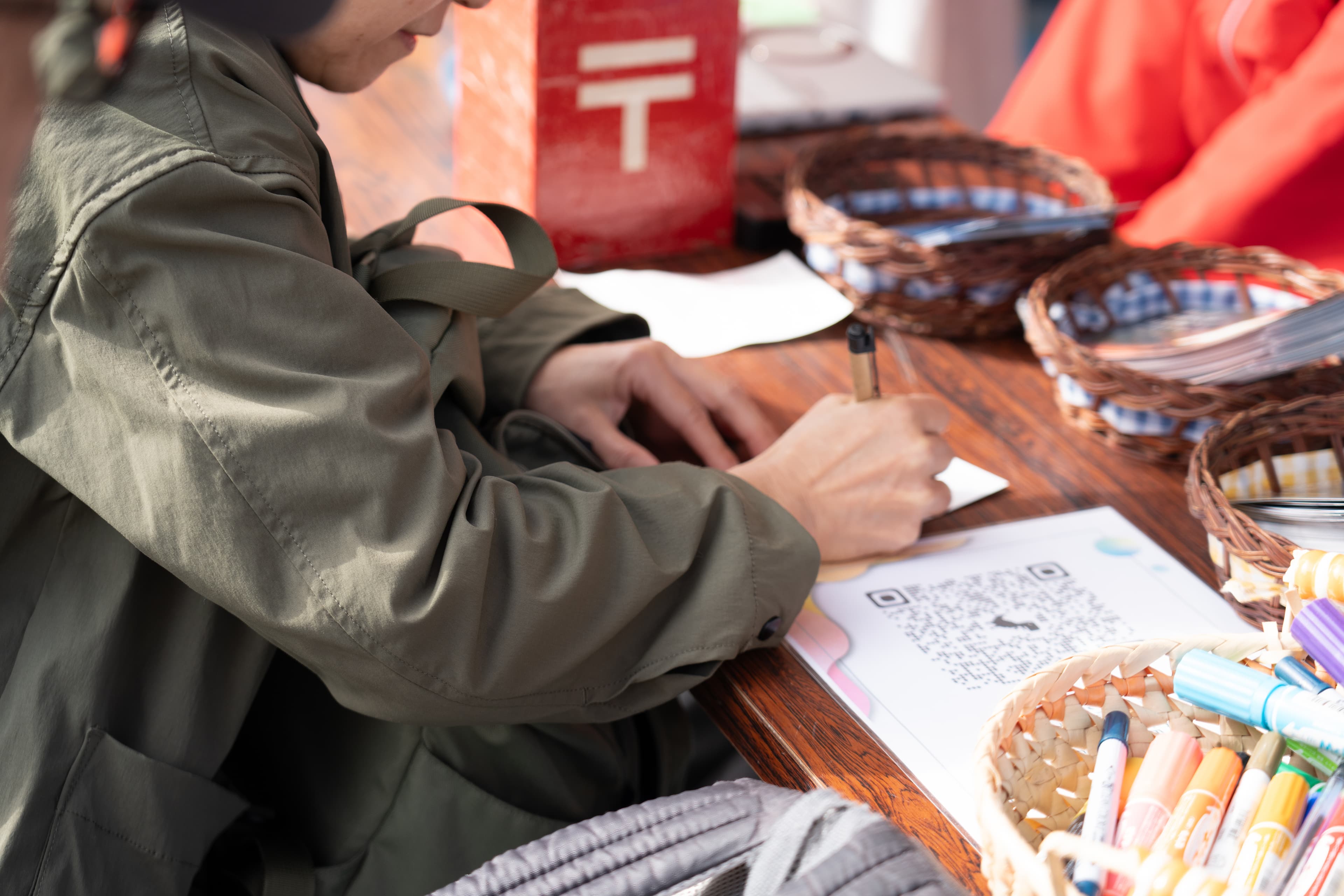 タイムレターを書く様子