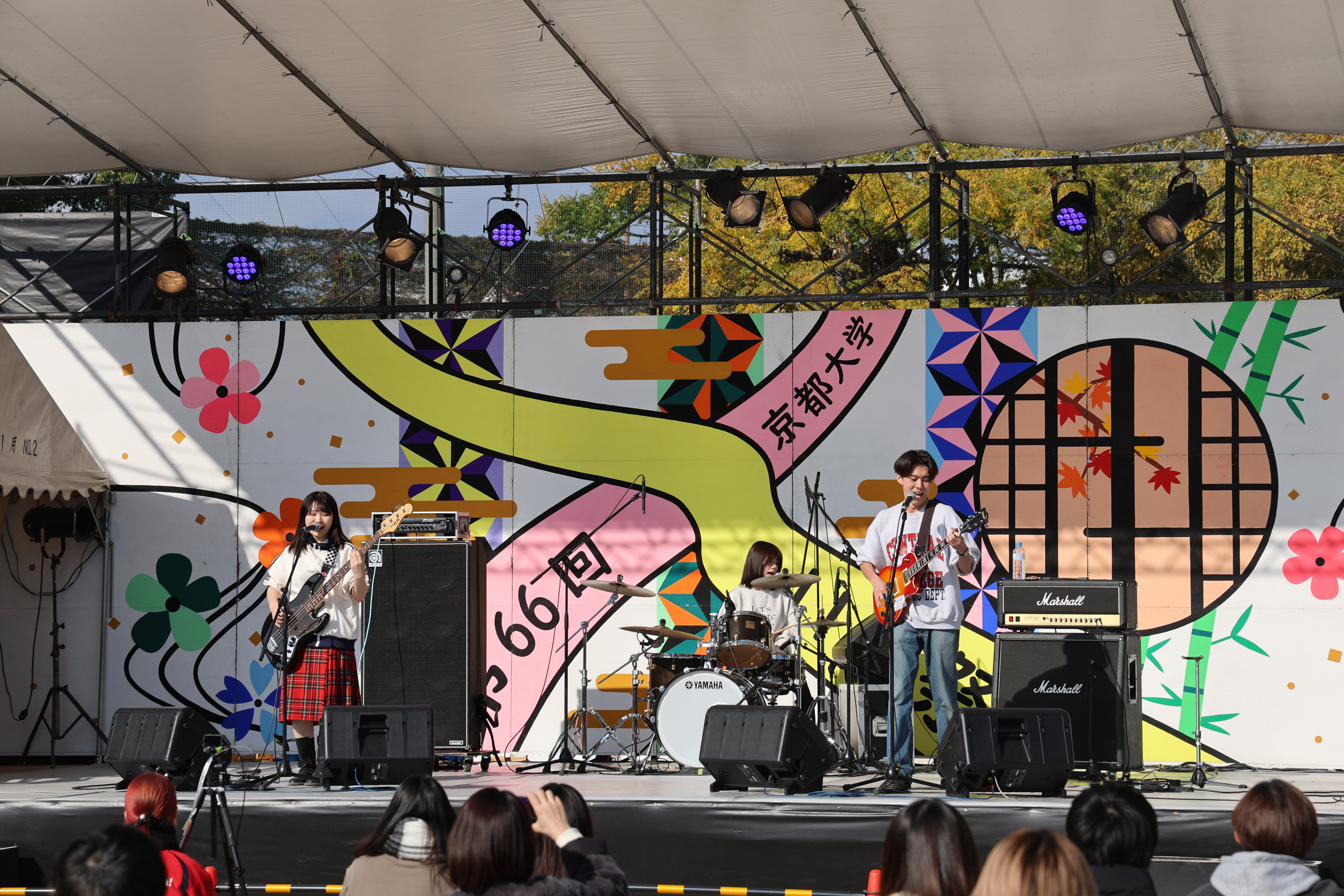 おまつり広場ステージの写真